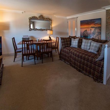 3, The Dolphin, 49 Quay Street - Stunning Apartment - Quintessential - Quay Views - Sleeps 2-4 People نيوبورت المظهر الخارجي الصورة